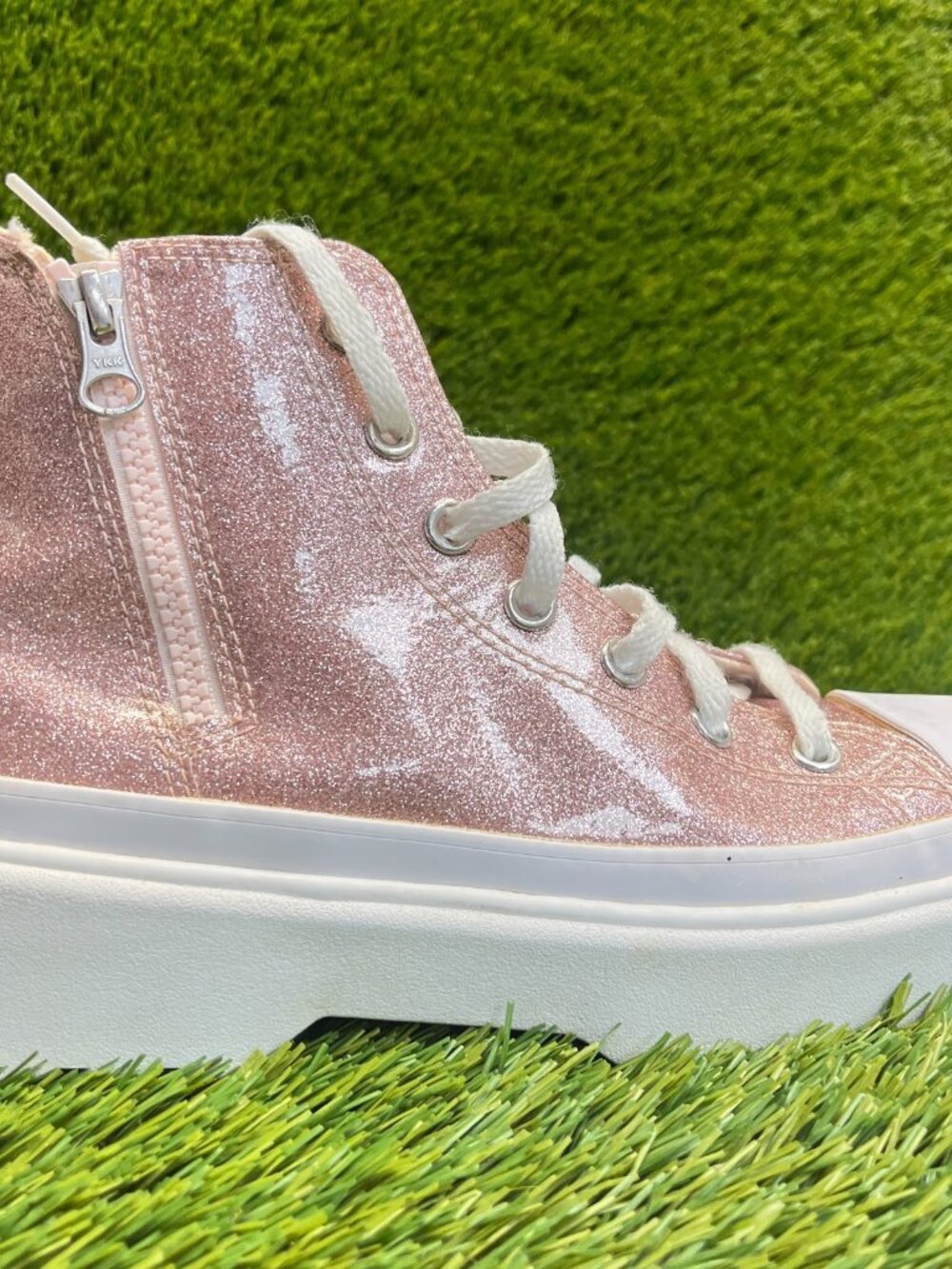 Converse Chuck Taylor All Star Lugged Hi Girls Size 5.5Y Athletic Shoes Sneakers